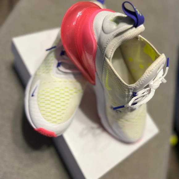 Nike 270 - Picture 1 of 5